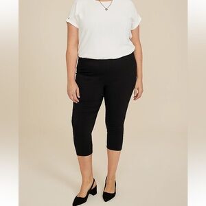 Plus Size Bengaline Mid Rise‎ Skinny Capri Pant NWT 14W